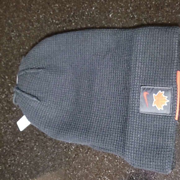 🏒Nike Team Canada Beanie - Picture 8 of 9